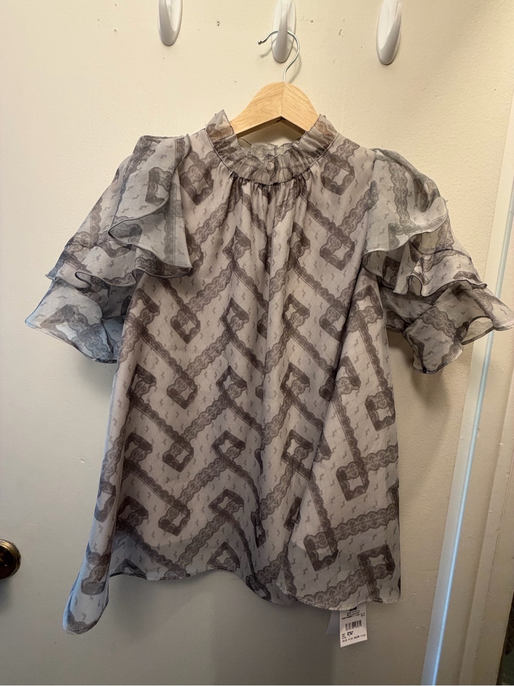 Waverly & Rose Gray Patterned Ruffle Sleeve Blouse
